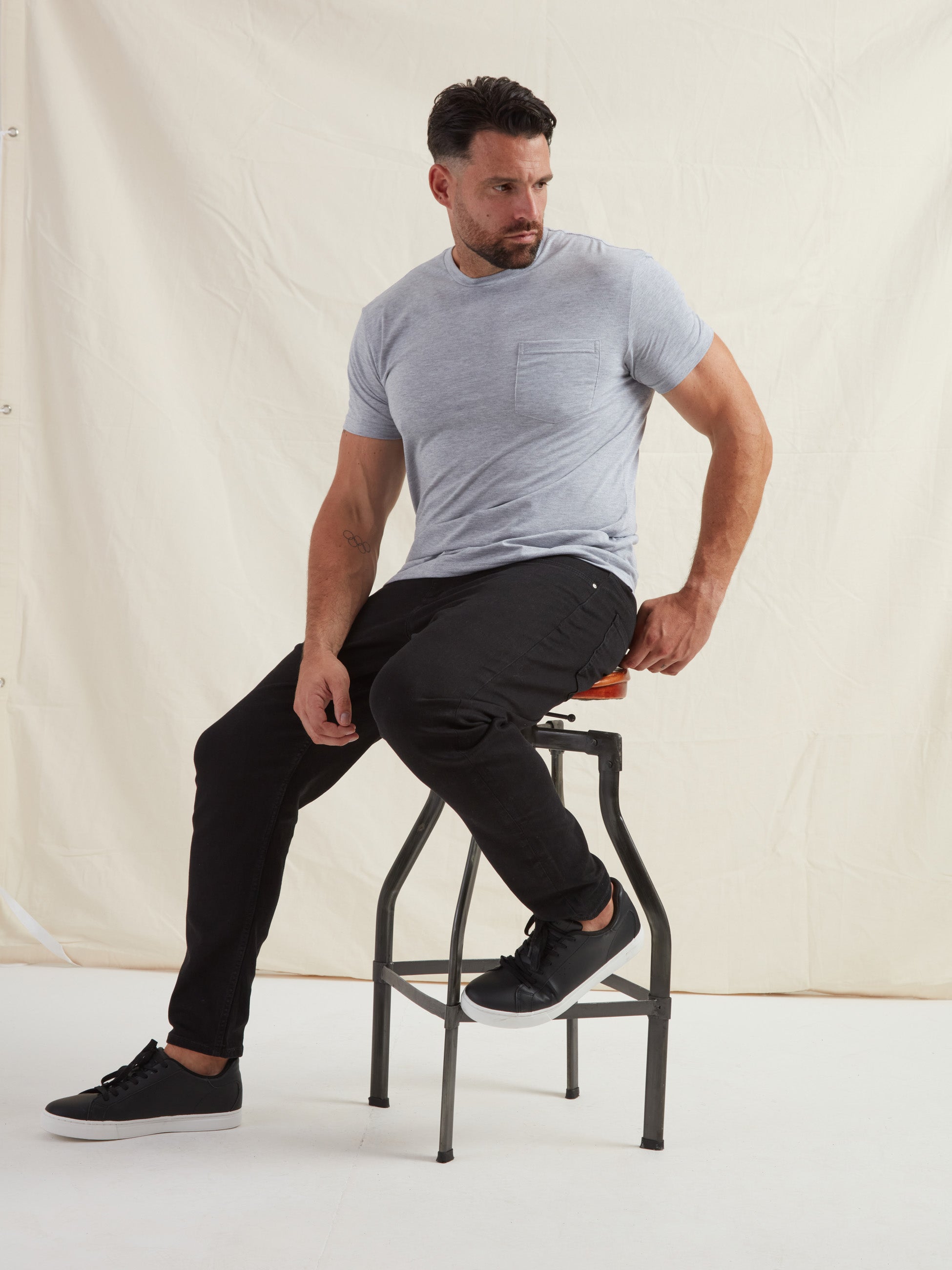 Load image into Gallery viewer, Heather Grey Pocket Crew Neck T-Shirt
