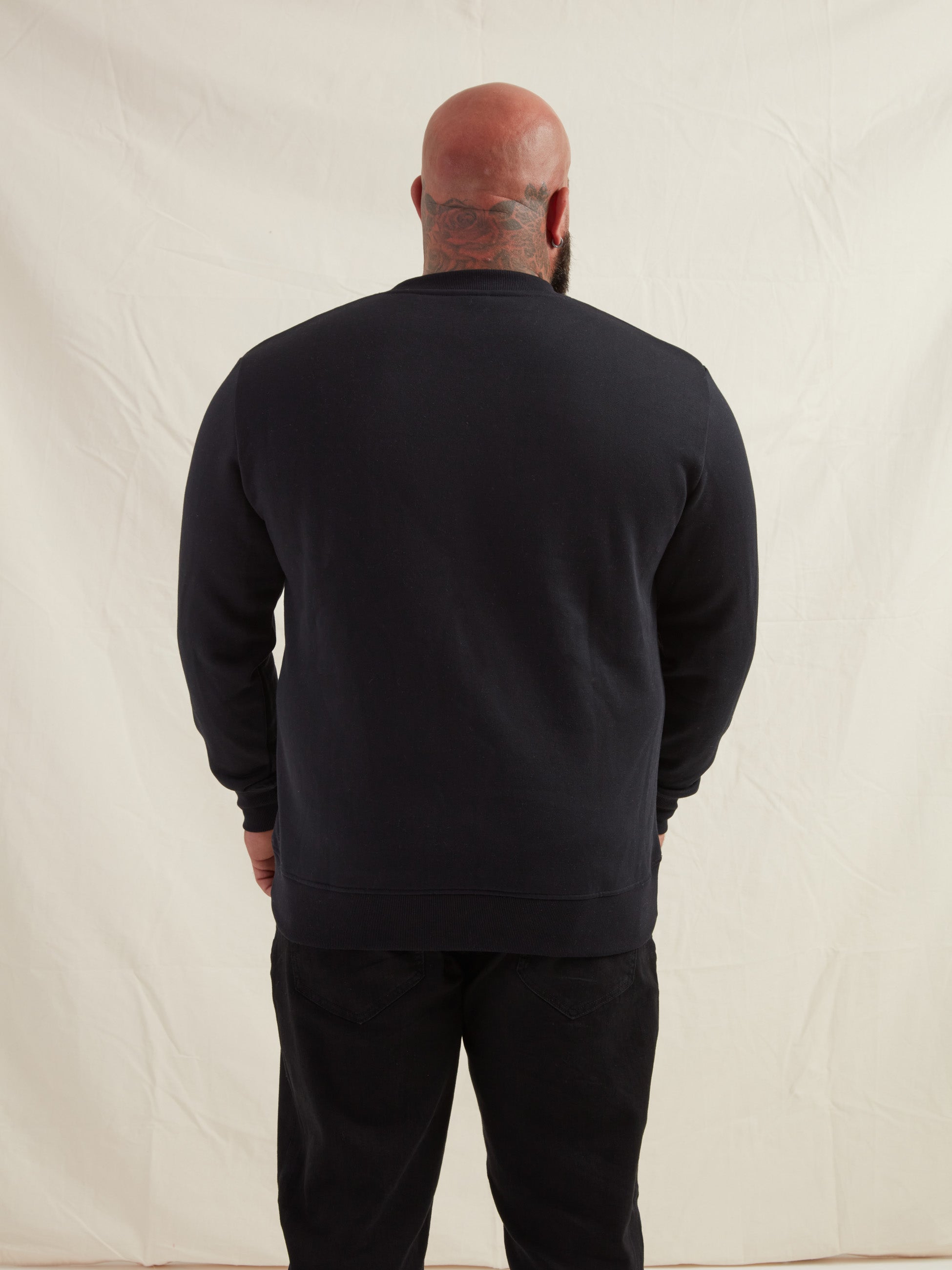 Load image into Gallery viewer, Black Sweatshirt
