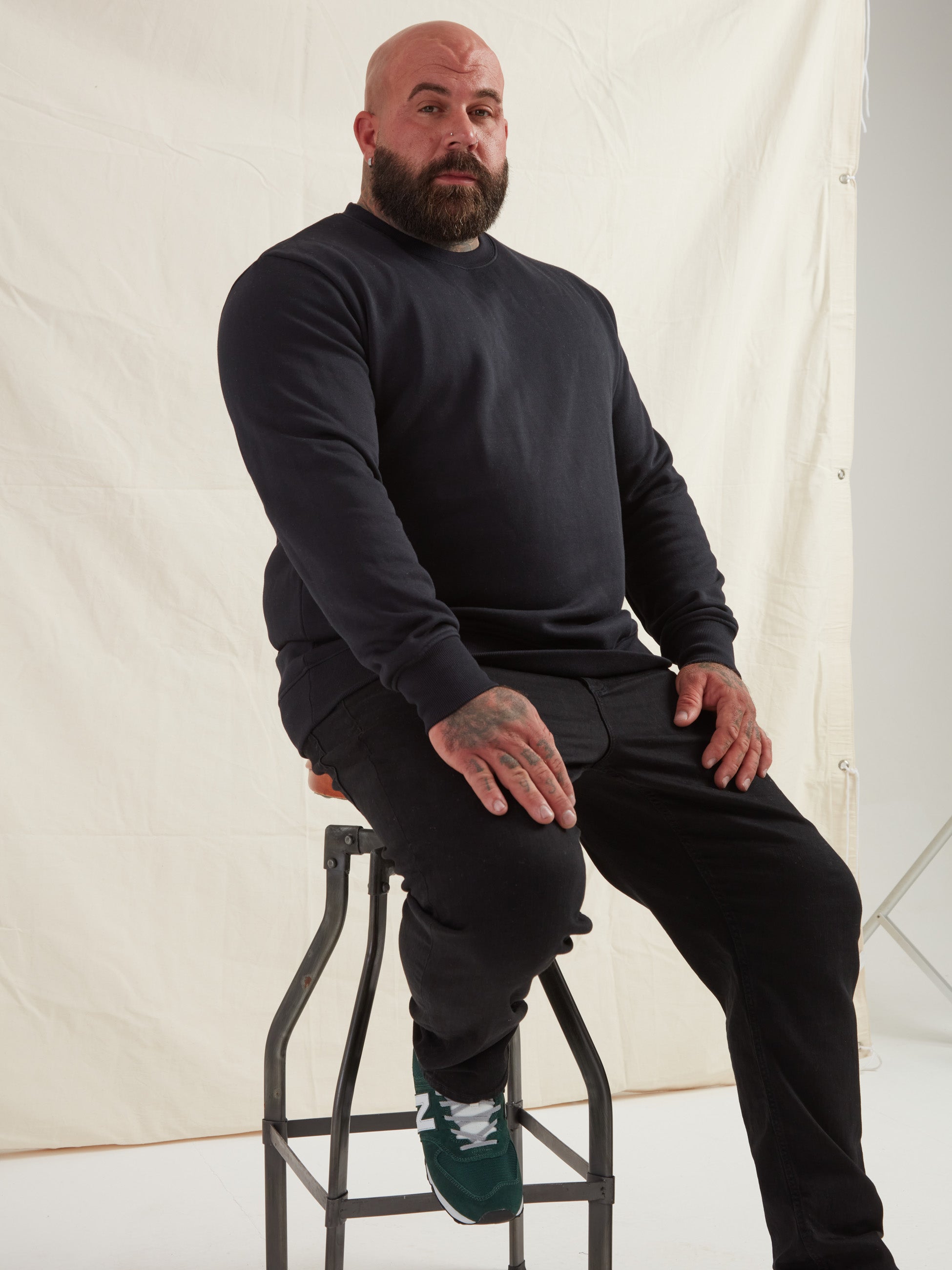 Load image into Gallery viewer, Black Sweatshirt
